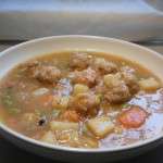 Sopa de verdura y albondigas
