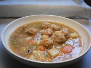 Sopa de verdura y albondigas