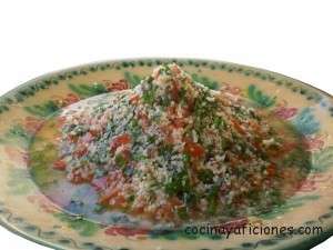 tabbouleh, ensalada de tomate y perejil
