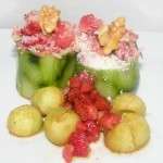Pepino relleno de arroz y frutas