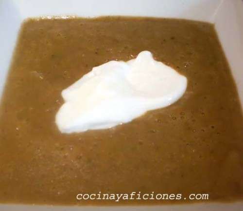 crema de lentejas, verduras y queso fresco