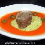 Aperitivo de aguacate, gazpacho y anchoas
