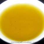 aceite infusionado con hierbas (romero,laurel,orégano, albahaca)