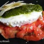 crostini de mozarella y pesto