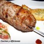 Kebabs sefardí con adobo turco