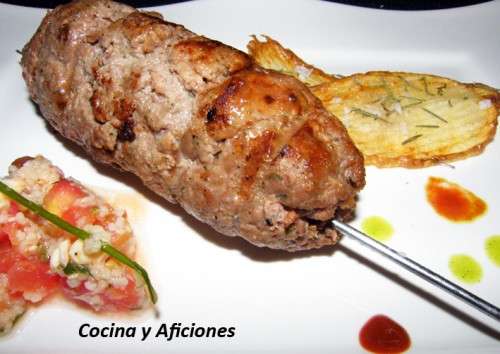 Kebabs sefardí con adobo turco