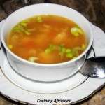 sopa de pollo con tomate y flor de huevo 3 (1)