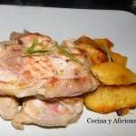 chuletas de pavo a la naranja con manzanas doradas a la sartén